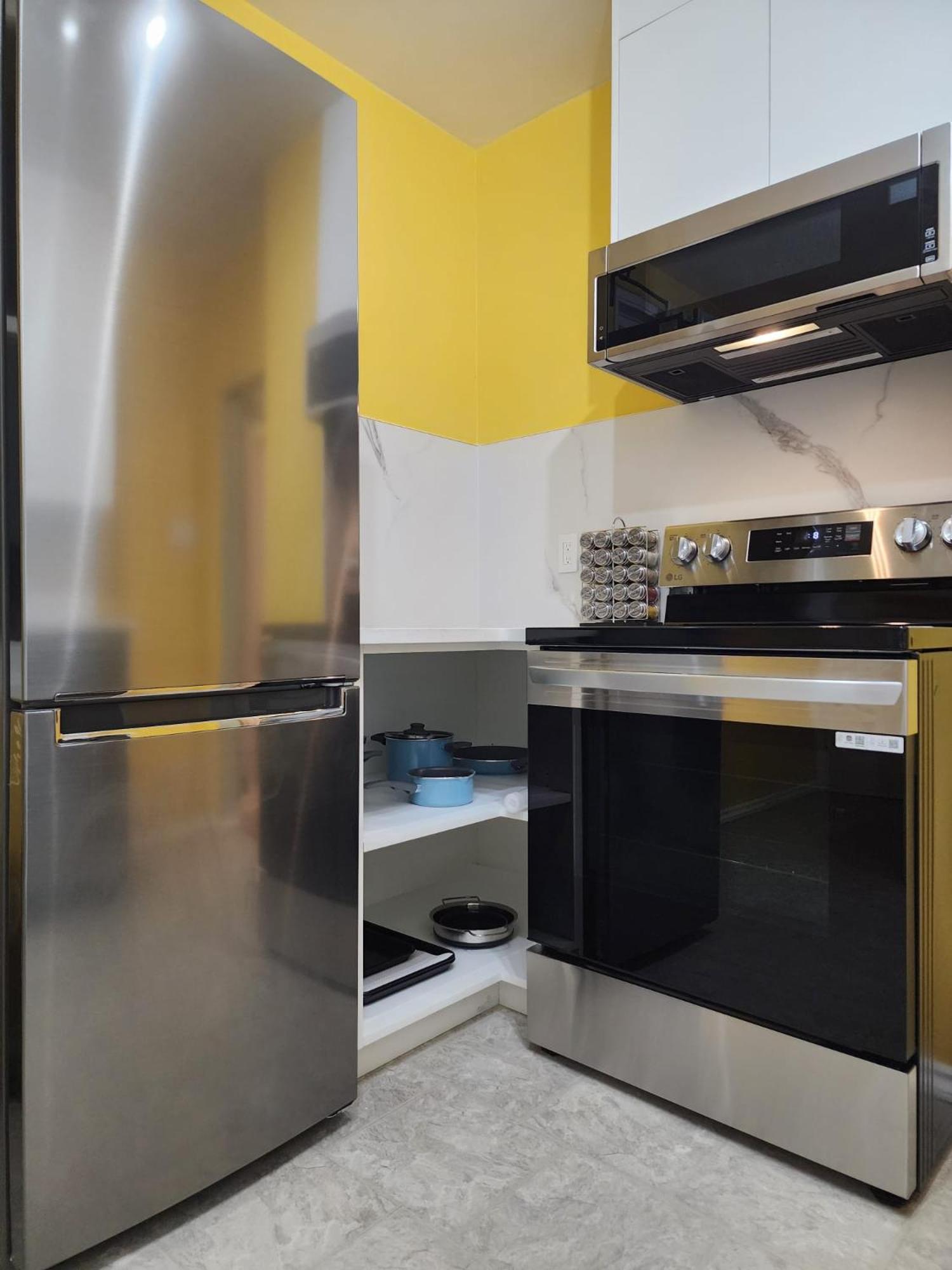 2-bed House For Downtown, Stampede & Mountains *