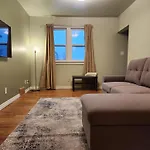 2-Bed House For Downtown, Stampede & Mountains