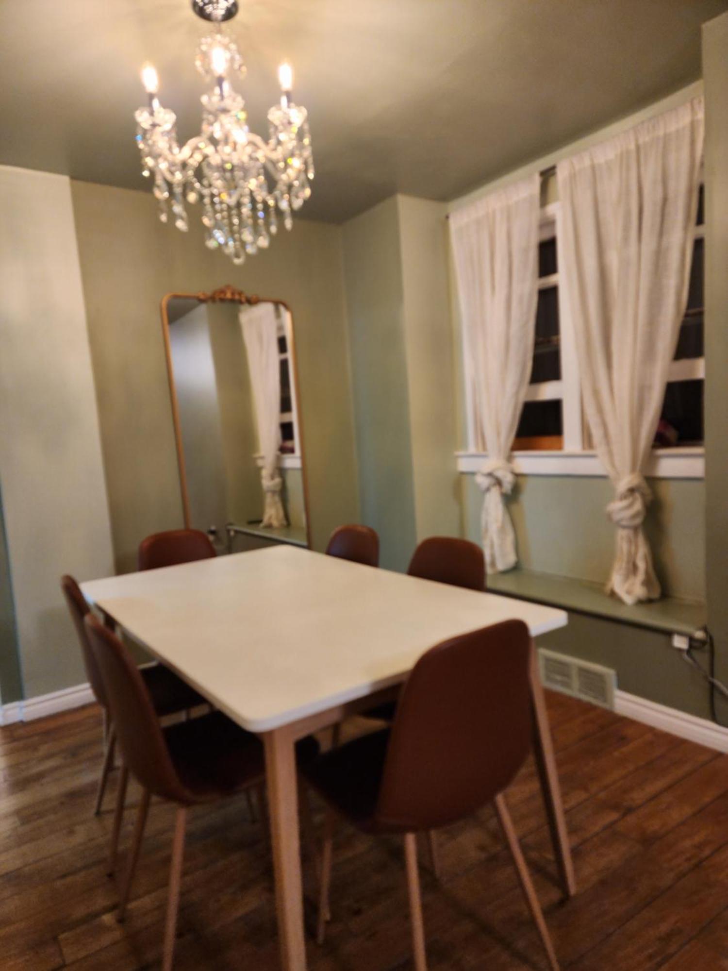 Apartment 2-bed House For Downtown, Stampede & Mountains