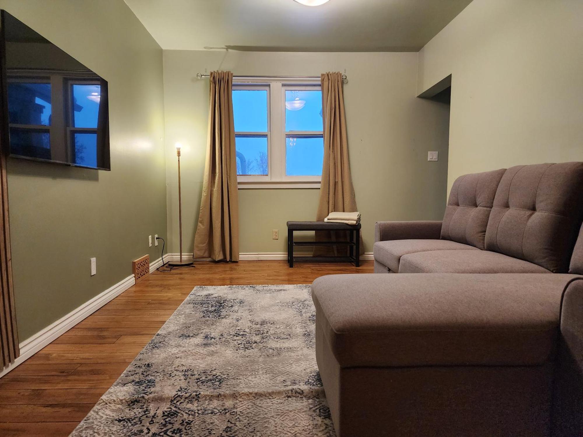 Apartment 2-bed House For Downtown, Stampede & Mountains