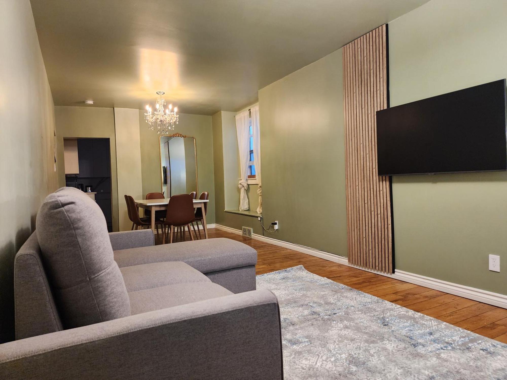 Apartment 2-bed House For Downtown, Stampede & Mountains *