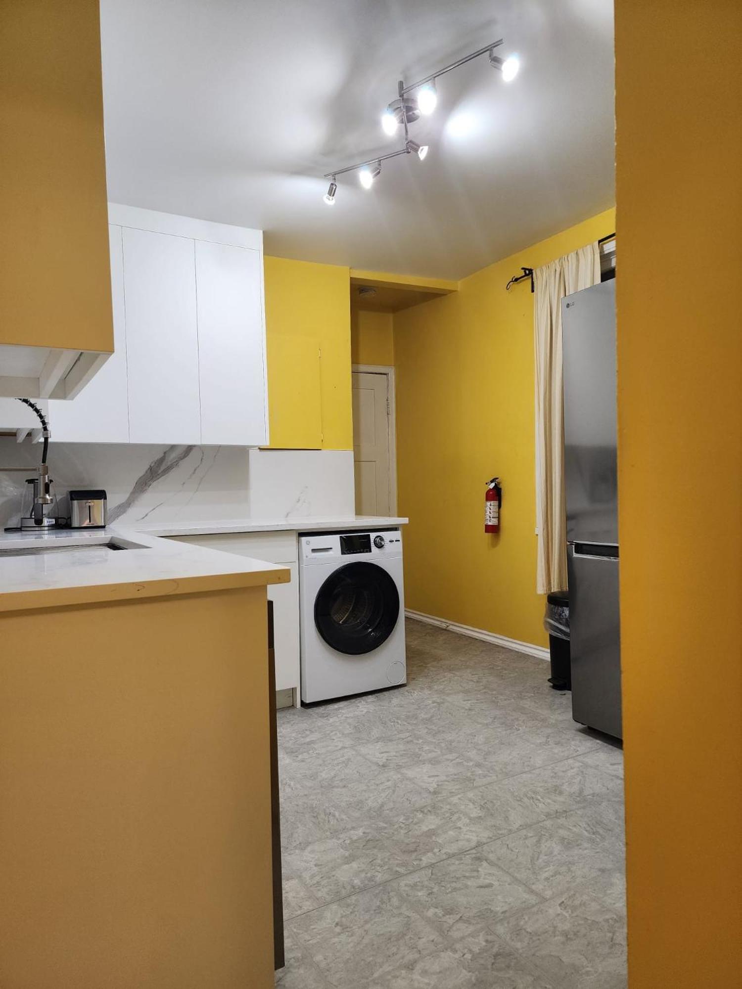 Apartment 2-bed House For Downtown, Stampede & Mountains Calgary